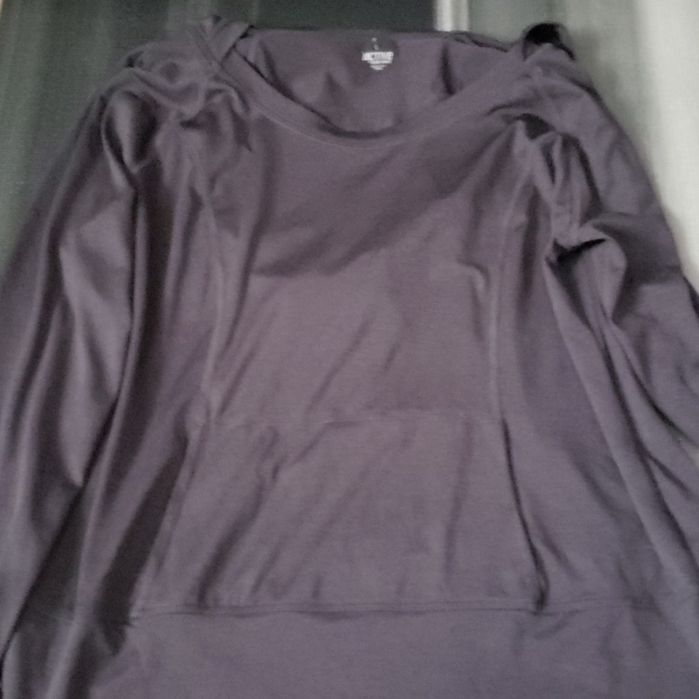 Active, lightweight hoodie